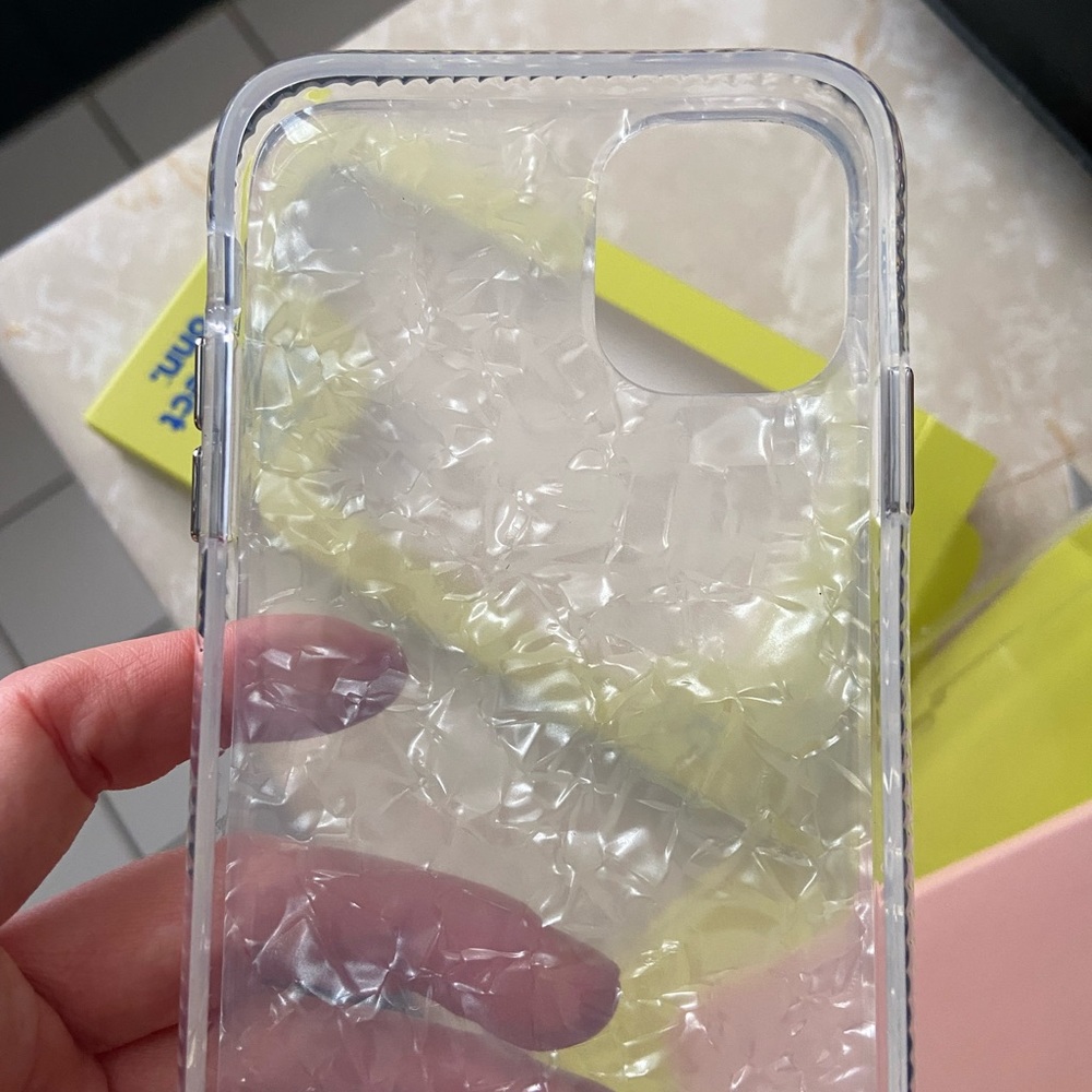 New clear iphone 11/XR case - Picture 3 of 5